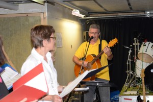 Das hört sich schon super an und ein erstes Finden von Chor und Musik zeigt, dass wir auf dem richtigen Weg sind.