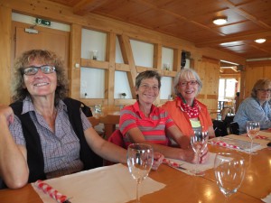 Nach einem feinen z Mittag werden wir dann leider auf dem Weg ins "Tal" mehr oder weniger nass!!! War ein tolles Weekend. Danke Béatrice fürs organisieren!!