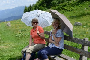 Zum Glück dienten die Regenschirme auf dieser Reise nur als Sonnenschutz.